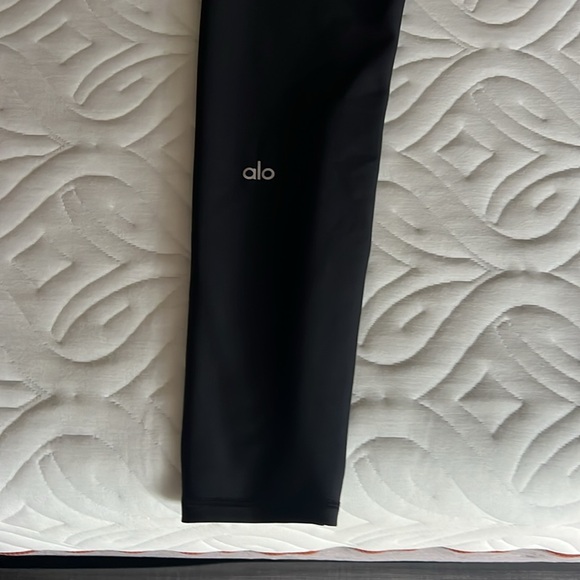 ALO Yoga  Black Leggings - Picture 4 of 4